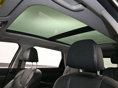 Used 2022 Kia Sorento EX w/ Panoramic Sunroof Package image 12