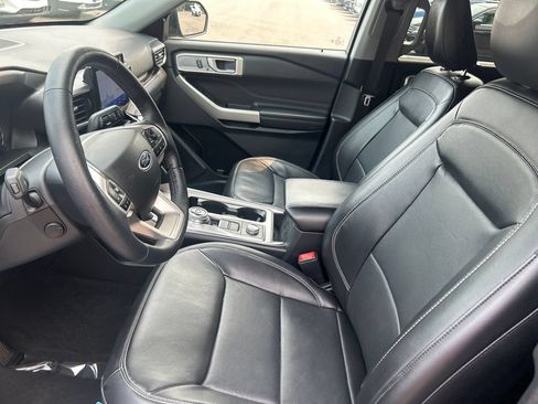 Used 2023 Ford Explorer Limited w/ Equipment Group 301A AWD/4WD image 11