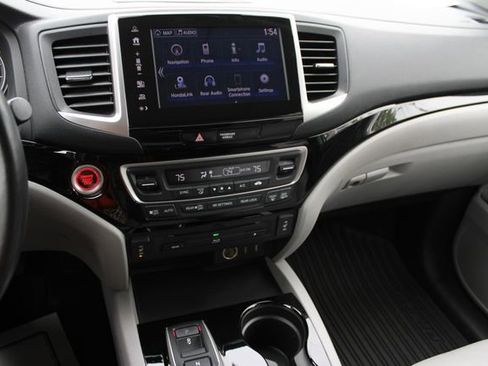 Used 2017 Honda Pilot Touring image 17