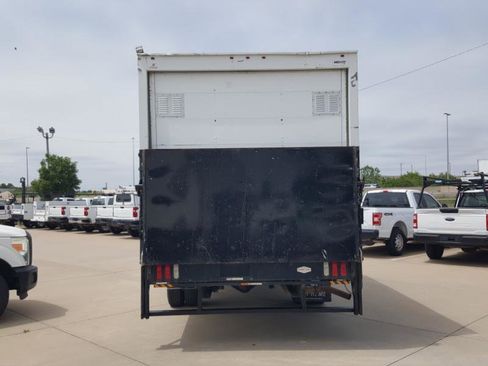 Used 2018 Chevrolet Express 3500 RWD image 8