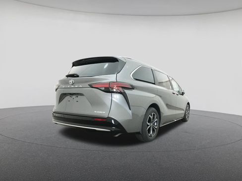 New 2026 Toyota Sienna Platinum image 24