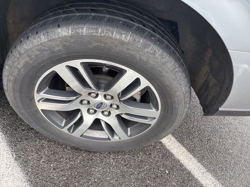 Used 2024 Ford Expedition Limited image 4