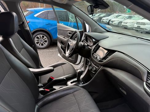 Used 2018 Chevrolet Trax LT w/ LT Convenience Package image 10