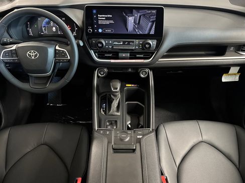 New 2026 Toyota Grand Highlander FWD image 16
