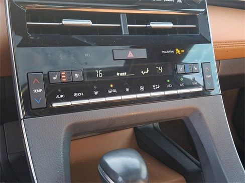 Used 2021 Toyota Avalon Limited image 16