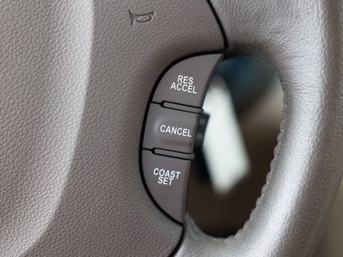 Used 2011 Kia Sedona EX w/ Luxury Pkg FWD image 32