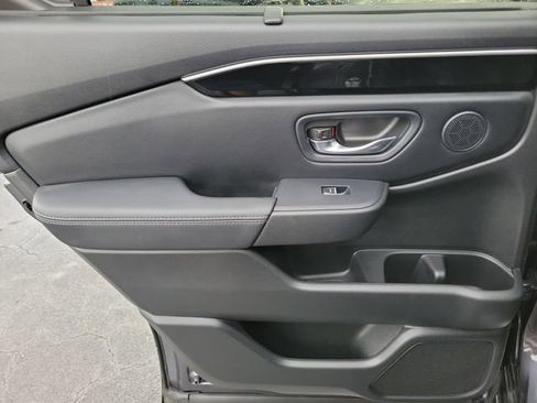 Certified 2025 Honda Pilot Touring image 13