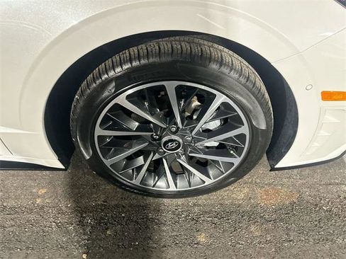Used 2022 Hyundai Sonata Limited w/ Preferred Accessory Package image 18