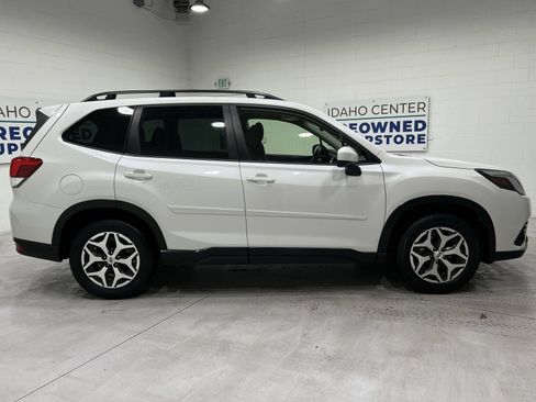 Used 2023 Subaru Forester Premium AWD/4WD image 9