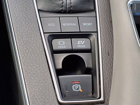 Used 2019 Toyota Avalon Limited FWD image 22