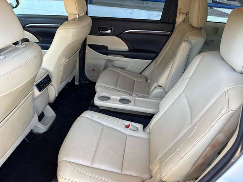 Used 2015 Toyota Highlander Limited AWD/4WD image 25