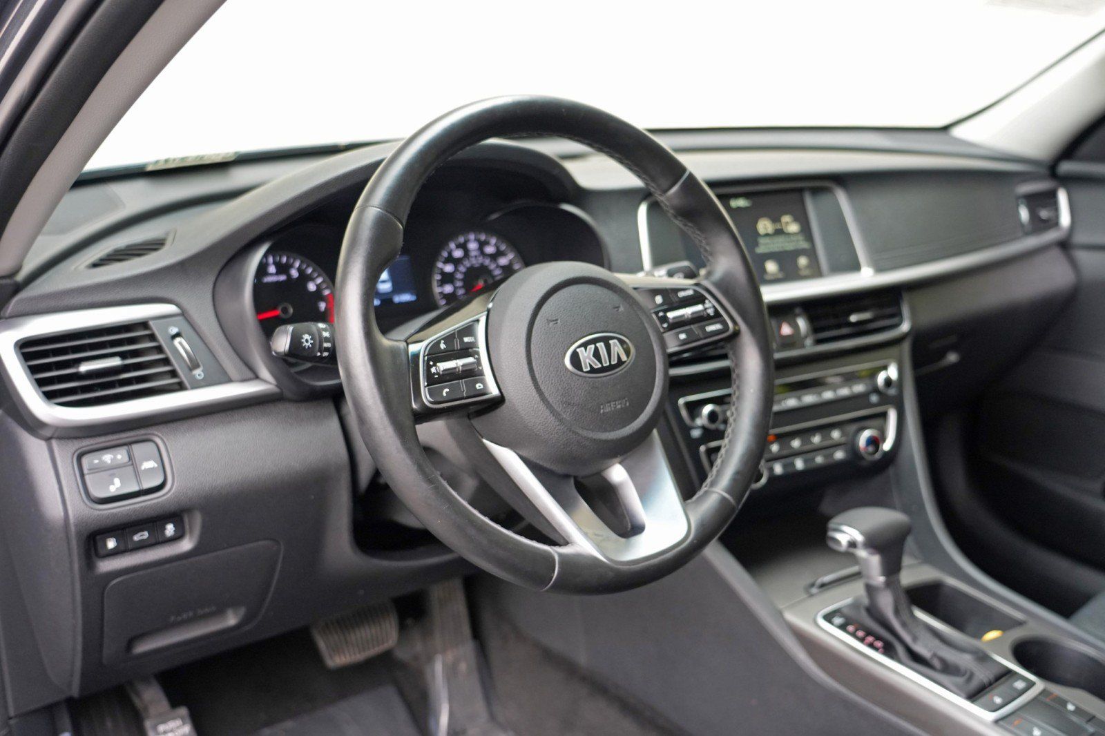 Used 2020 Kia Optima SE FWD image 13