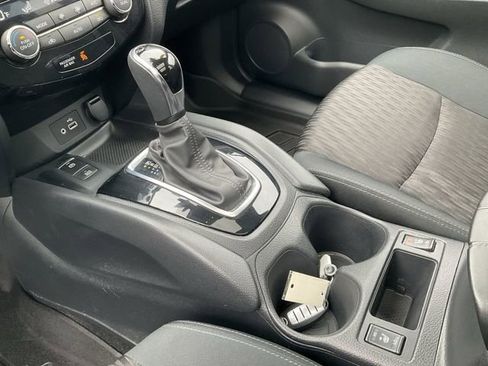 Used 2019 Nissan Rogue SV w/ Sun & Sound Touring Package image 25