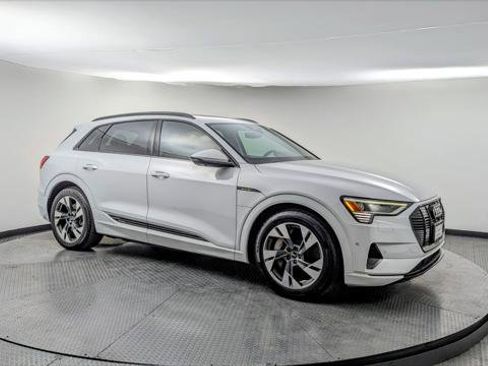 Used 2021 Audi e-tron Premium w/ Convenience Plus Package image 9