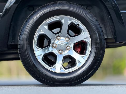 Used 2013 RAM 1500 Laramie RWD image 19