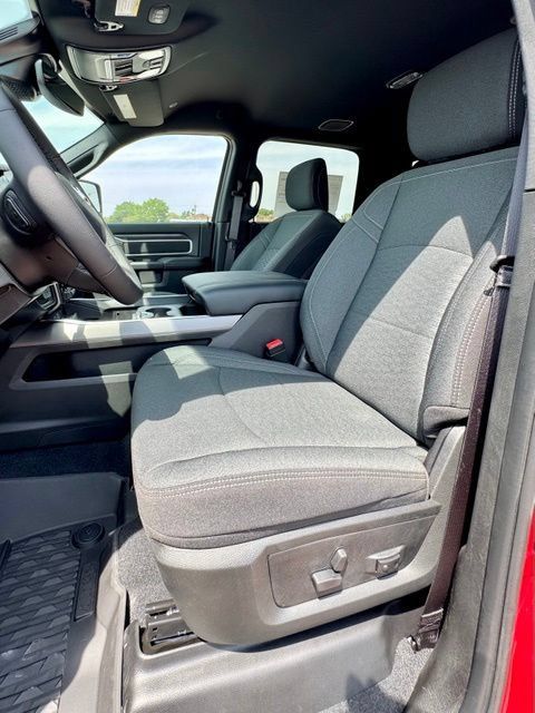 New 2027 RAM 3500 Big Horn AWD/4WD image 11