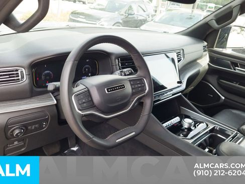 Used 2023 Jeep Wagoneer L Series II image 16