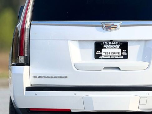 Used 2016 Cadillac Escalade Luxury image 15