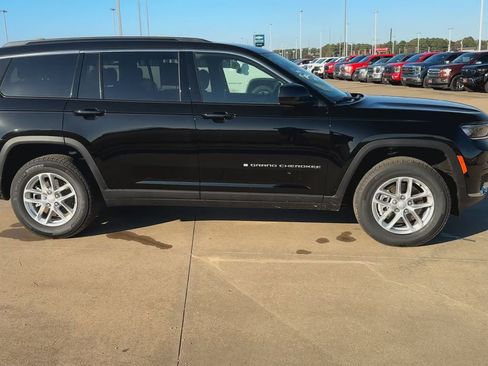 New 2025 Jeep Grand Cherokee L Laredo w/ Luxury Tech Group I RWD image 2