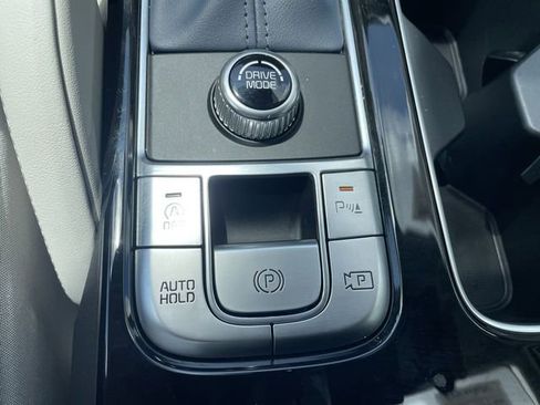 Used 2025 Kia Telluride SX w/ SX Captain's Chair Package FWD image 18