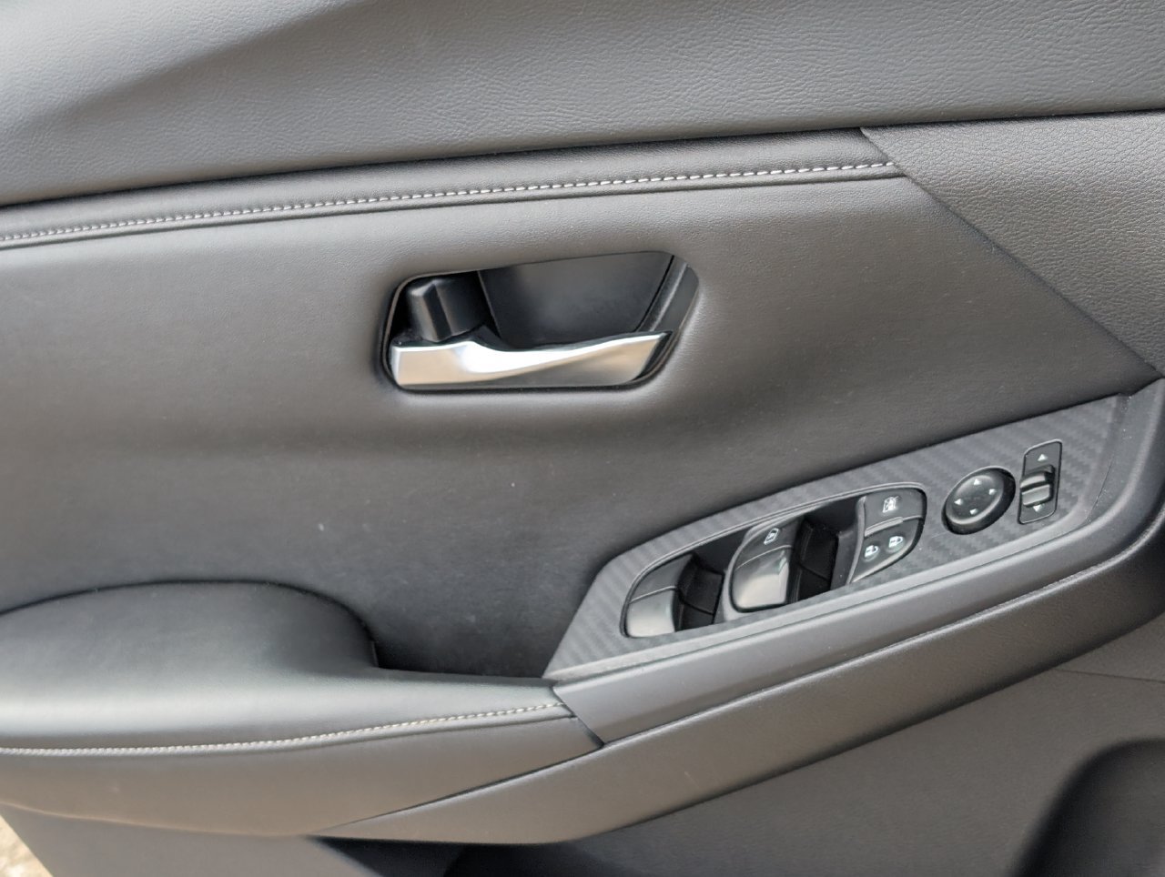 Used 2024 Nissan Sentra SV FWD image 25