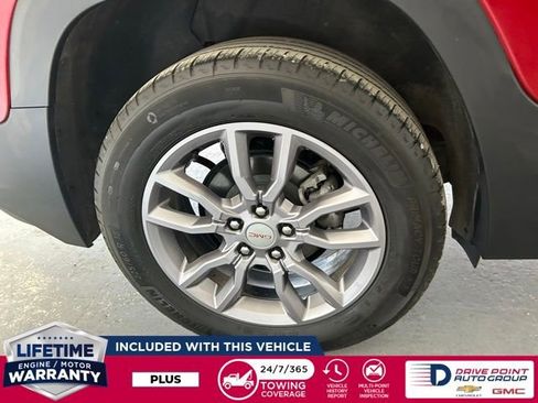 Used 2024 GMC Terrain SLT w/ Tech Package image 10