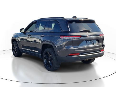 Used 2023 Jeep Grand Cherokee Altitude image 4