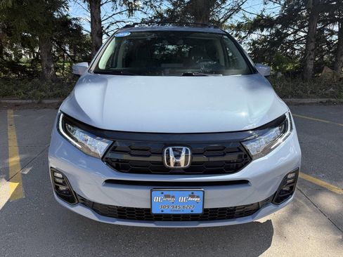 Used 2025 Honda Odyssey Elite image 4