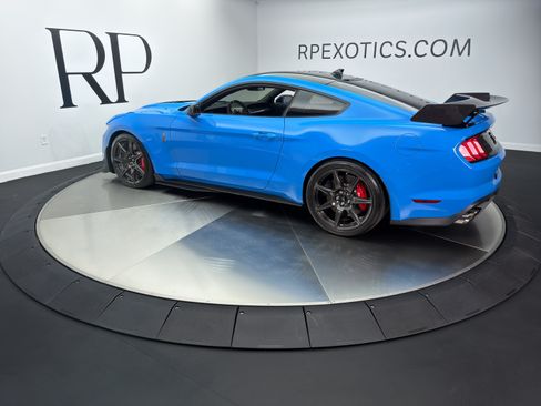Used 2022 Ford Mustang Shelby GT500 w/ Carbon Fiber Track Pack RWD image 6