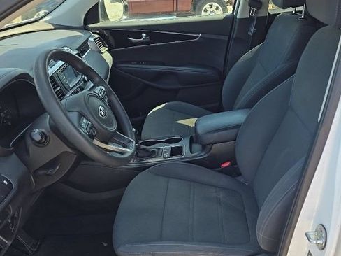 Used 2017 Kia Sorento LX FWD image 4