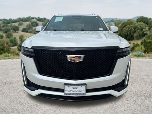 Used 2021 Cadillac Escalade ESV Sport RWD image 2