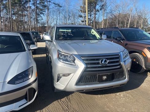 Used 2019 Lexus GX 460 image 2