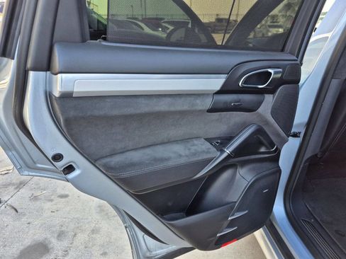 Used 2016 Porsche Cayenne GTS image 13