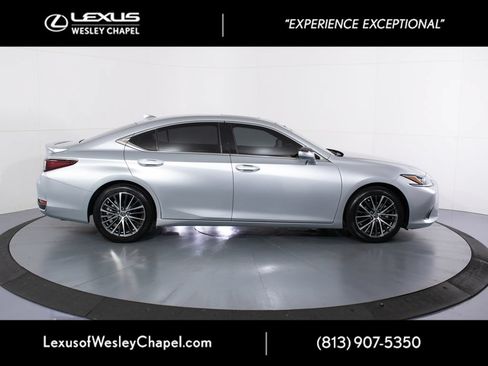 Used 2023 Lexus ES 300h w/ Premium Package FWD image 2