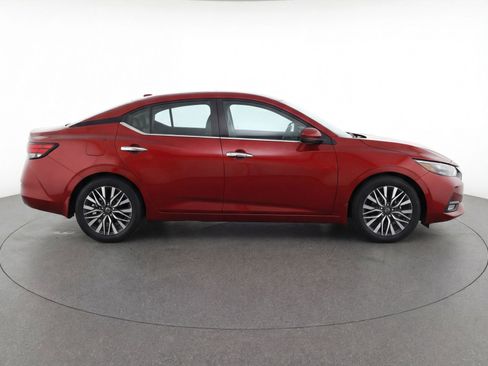 Used 2024 Nissan Altima 2.5 SV FWD image 11