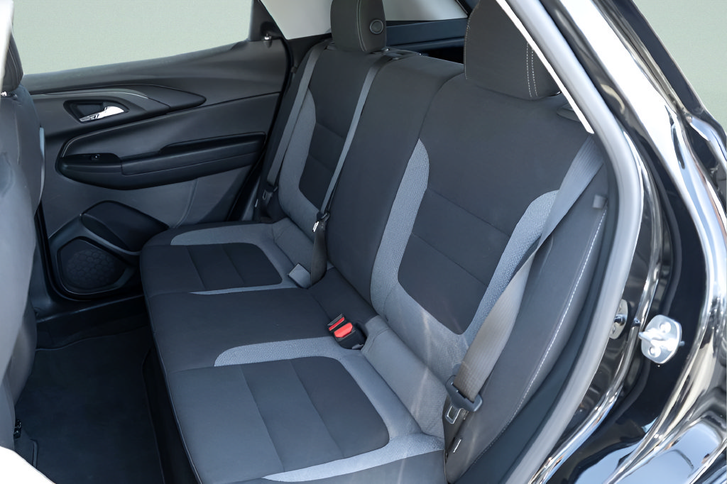 Used 2025 Chevrolet TrailBlazer LS w/ LS Convenience Package FWD image 16