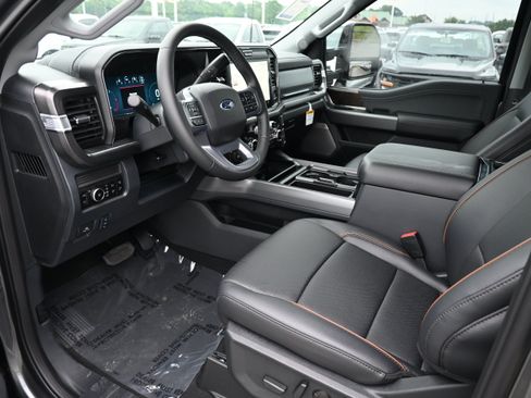 New 2026 Ford F250 Lariat w/ Black Appearance Package AWD/4WD image 17