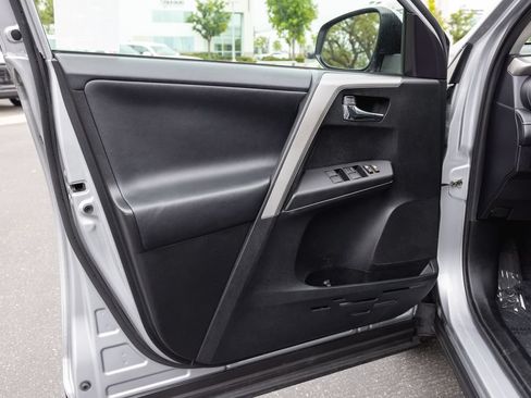 Used 2017 Toyota RAV4 XLE FWD image 14