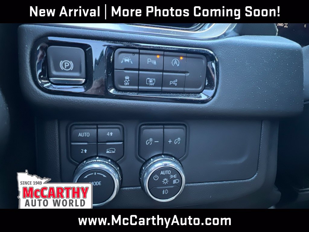 Used 2025 GMC Yukon Elevation w/ LPO, Elevation Black Package AWD/4WD image 10