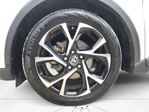 Used 2021 Toyota C-HR XLE FWD image 28