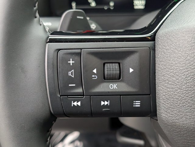 Certified 2025 Nissan Rogue SL FWD image 23