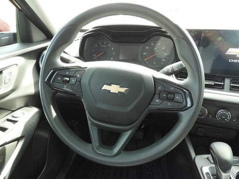 Used 2025 Chevrolet Trax LS w/ LS Convenience Package FWD image 19