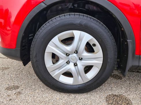 Used 2014 Toyota RAV4 LE image 28