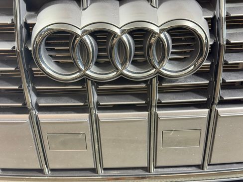 Used 2024 Audi Q3 2.0T Premium w/ Convenience Package AWD/4WD image 26