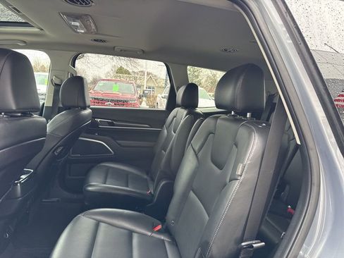 Used 2025 Kia Telluride S FWD image 37