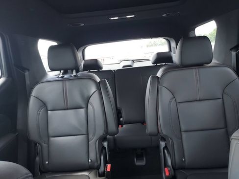 Used 2023 Chevrolet Traverse RS AWD/4WD image 13