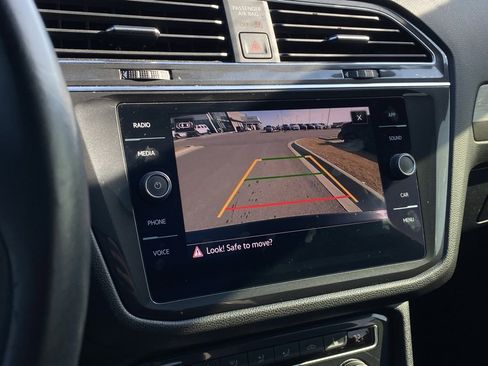 Used 2021 Volkswagen Tiguan SE image 15