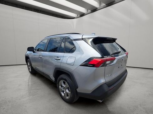 Used 2022 Toyota RAV4 LE AWD/4WD image 3
