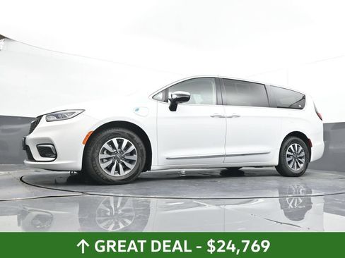 Used 2023 Chrysler Pacifica Limited FWD image 51