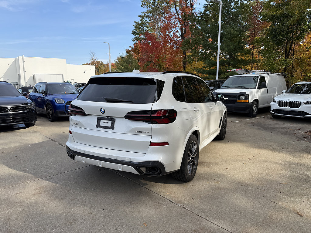 Used 2024 BMW X5 xDrive40i w/ M Sport Package AWD/4WD image 3